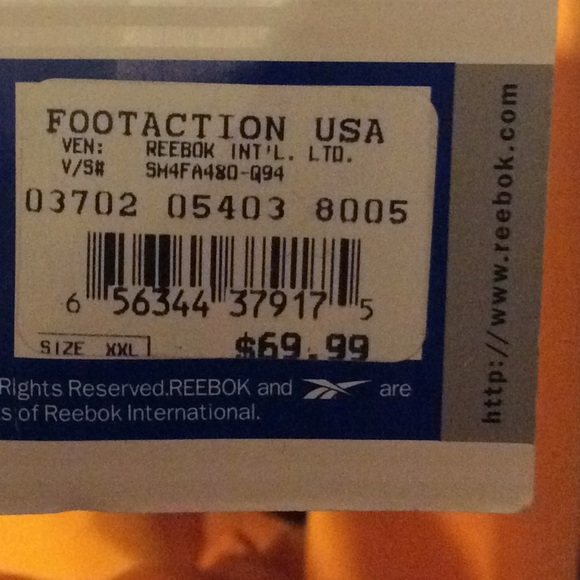 Reebok pullover Jacket with a hood size - Picture 3 of 4